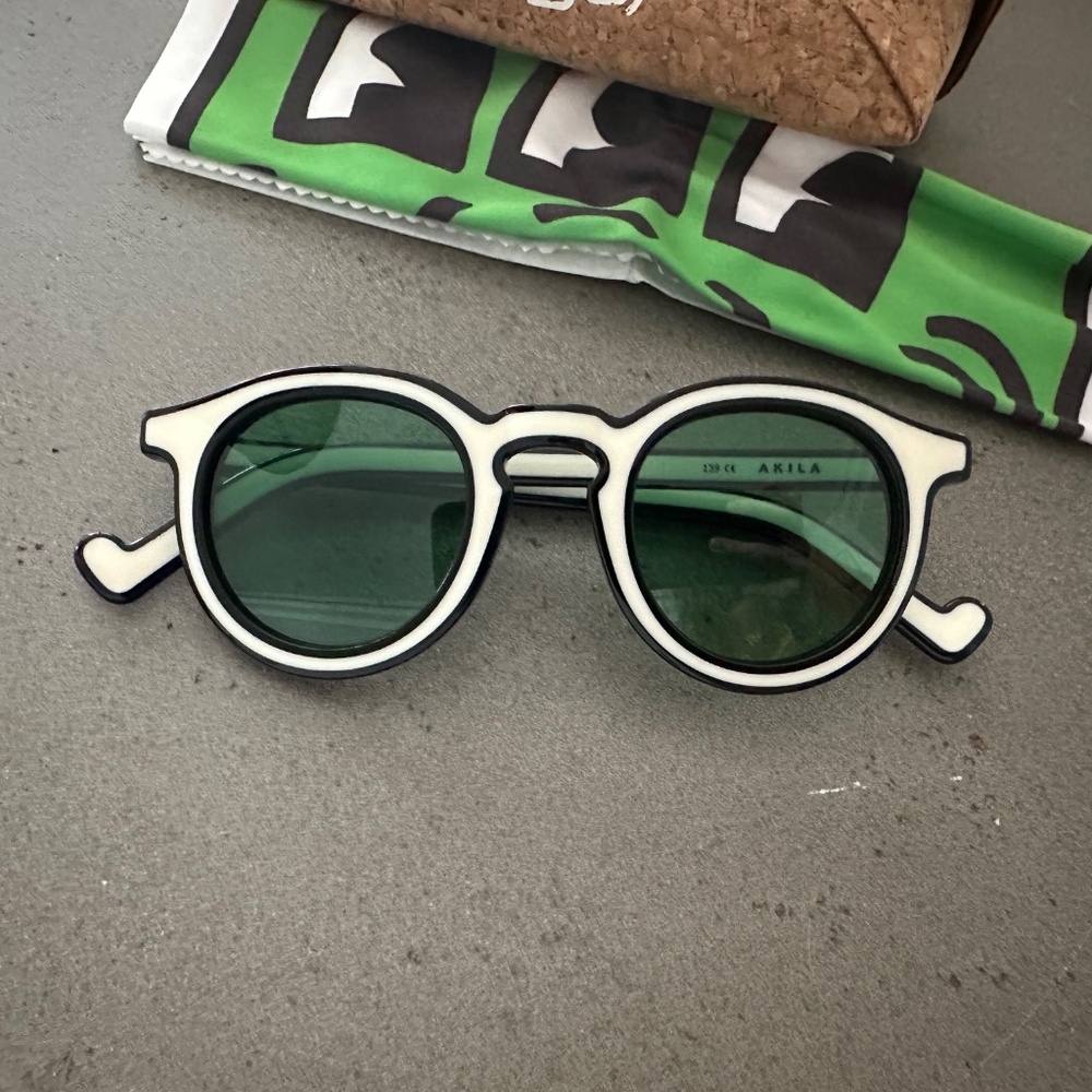 Akila Keith Haring Paradise Cream & Green Sunglasses MoMA Collaboration - Picture 5 of 7